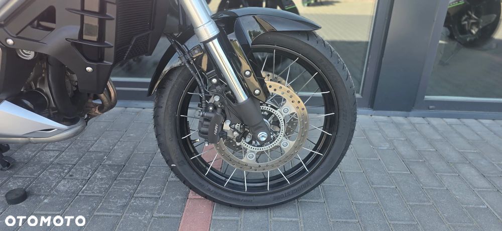 Honda VFR - 12