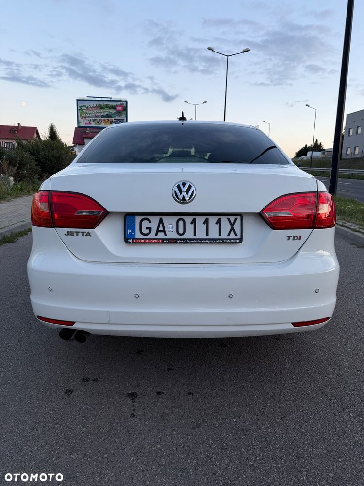 Volkswagen Jetta 2.0 TDI DSG Highline - 5