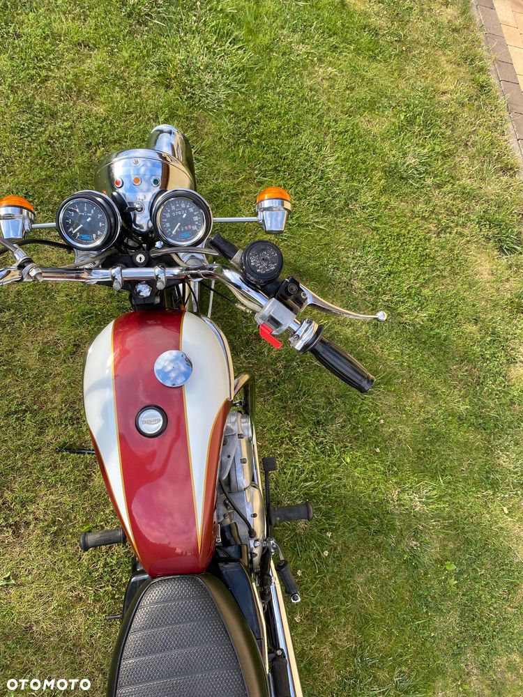 Triumph Bonneville - 6