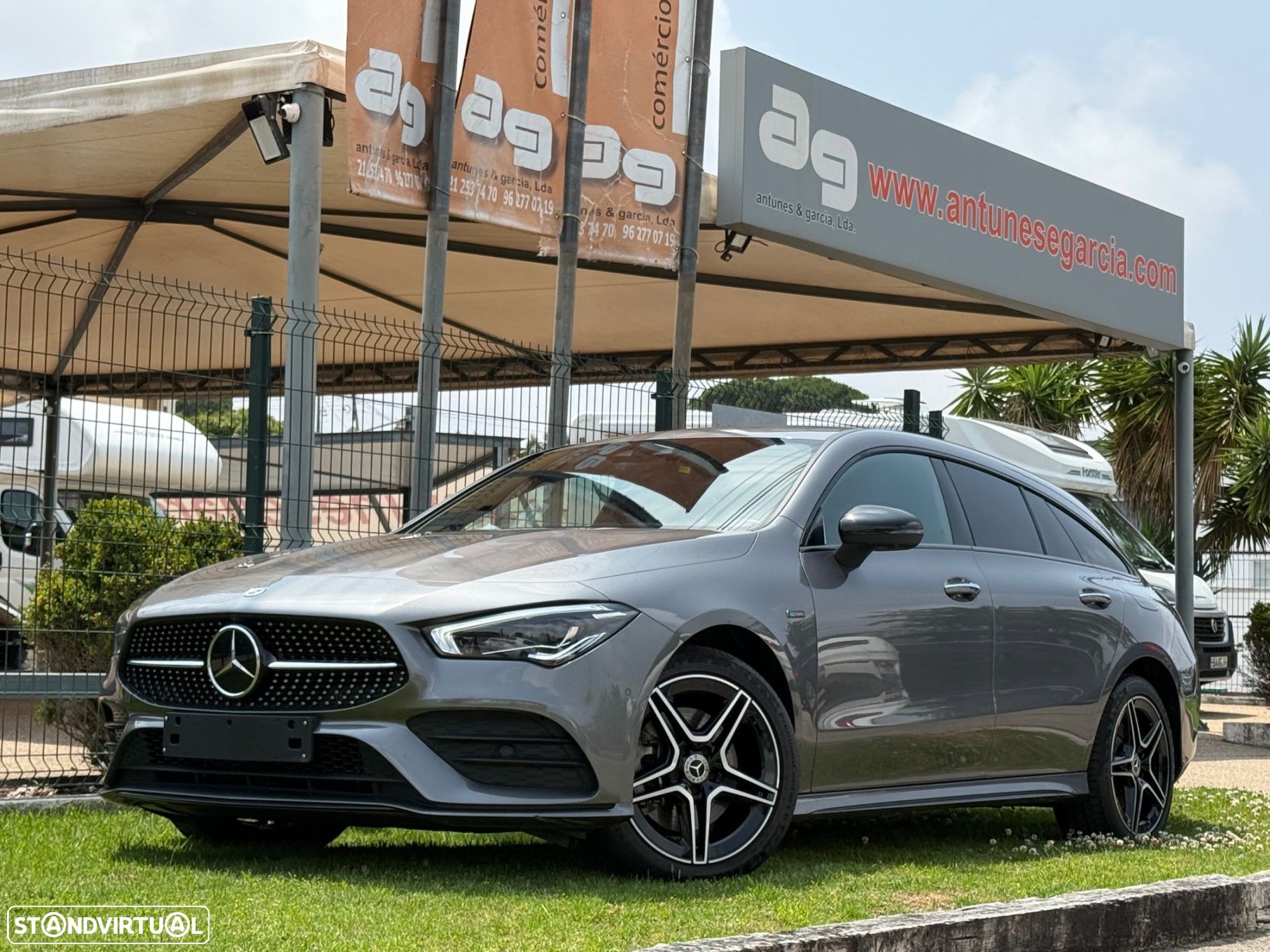 Mercedes-Benz CLA 250 e Shooting Brake AMG Line - 1