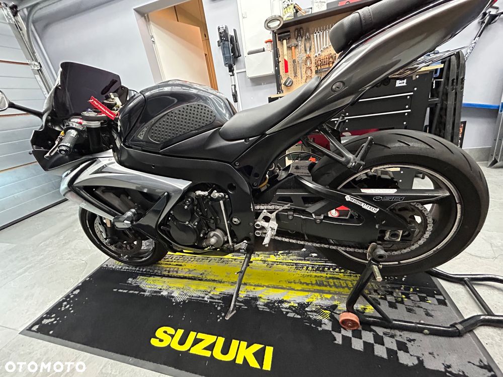 Suzuki GSX-R - 6