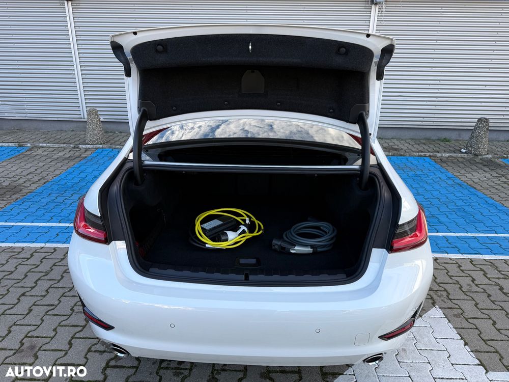 BMW Seria 3 330e AT PHEV - 11