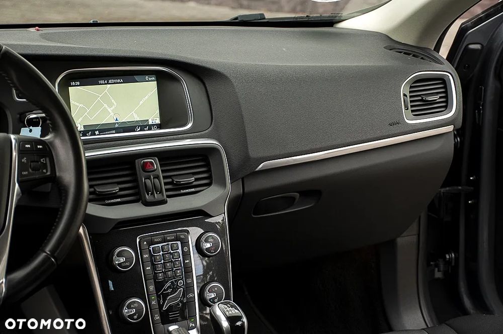 Volvo V40 D2 Drive-E Momentum - 32