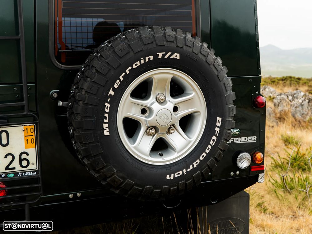 Land Rover Defender - 20