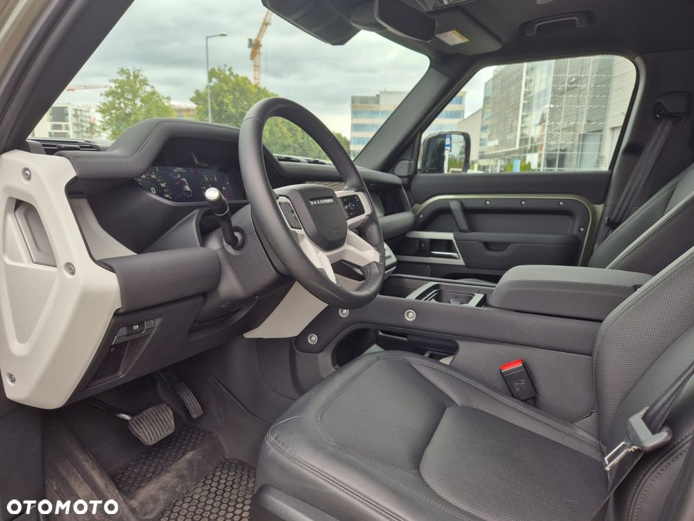 Land Rover Defender 110 D200 X-Dynamic SE - 5
