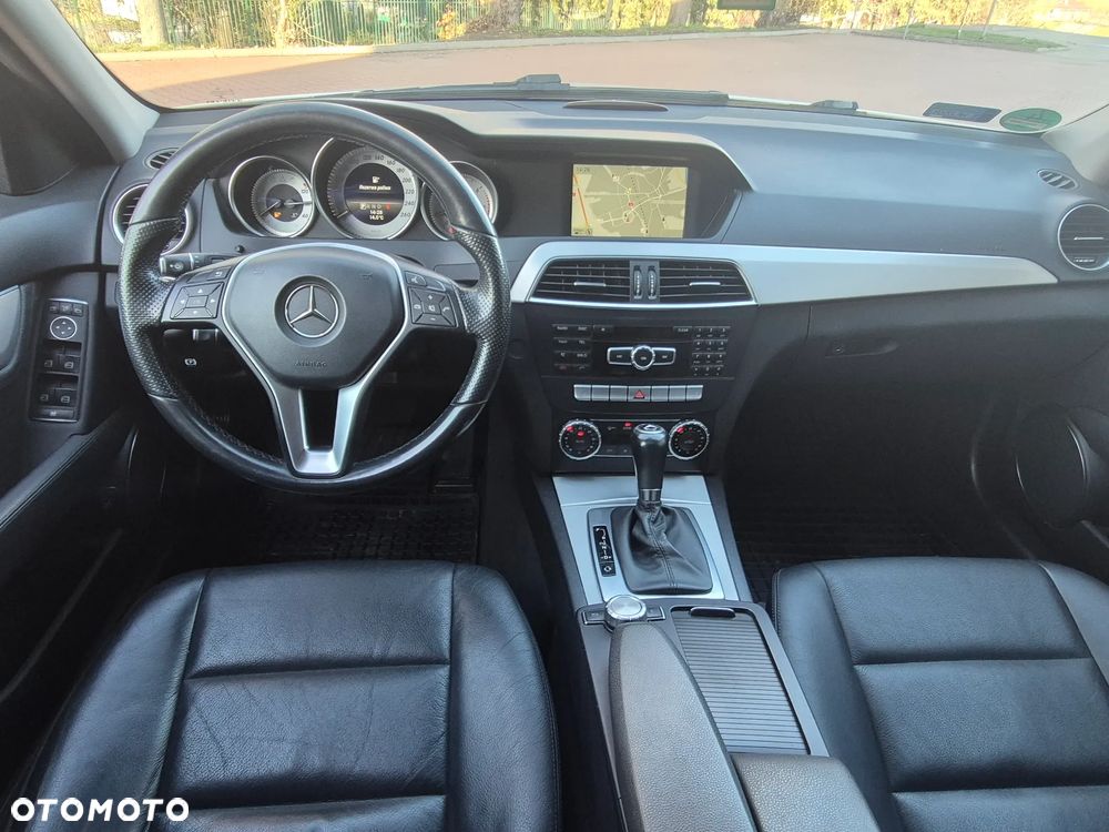 Mercedes-Benz Klasa C 350 CDI DPF (BlueEFFICIENCY) 7G-TRONIC Avantgarde - 39