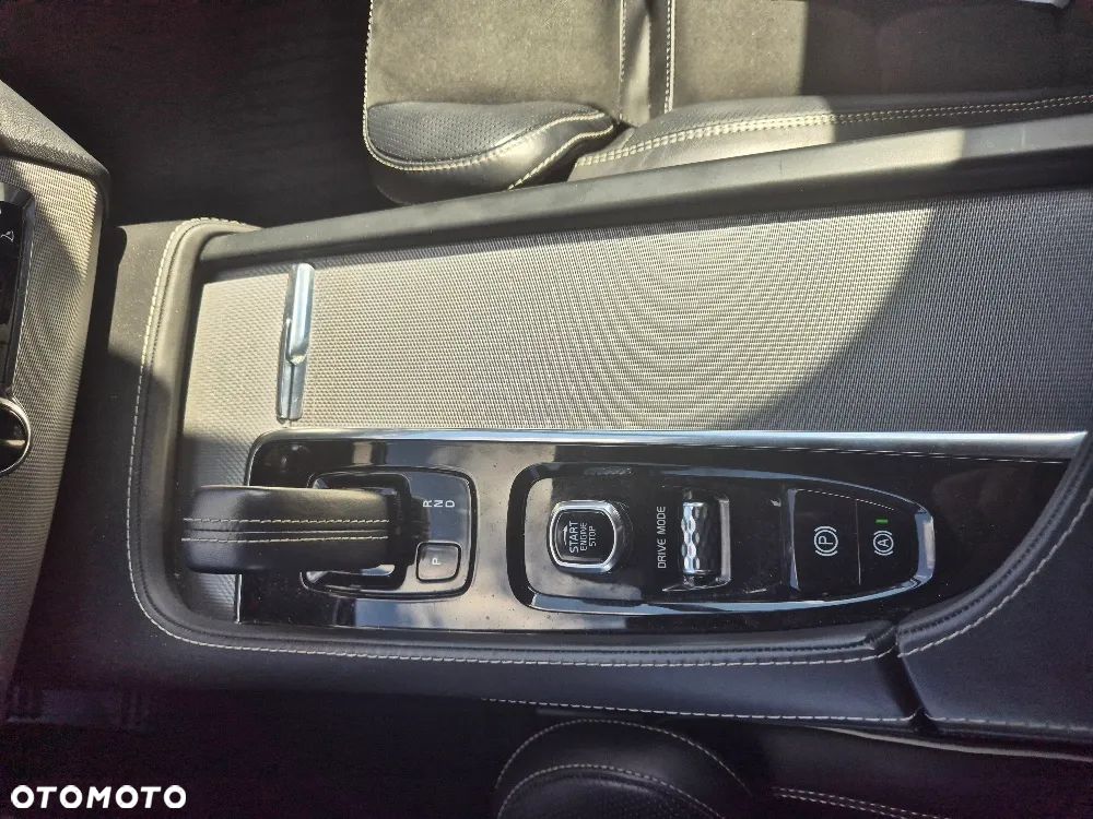 Volvo XC 90 D5 AWD R-Design - 10