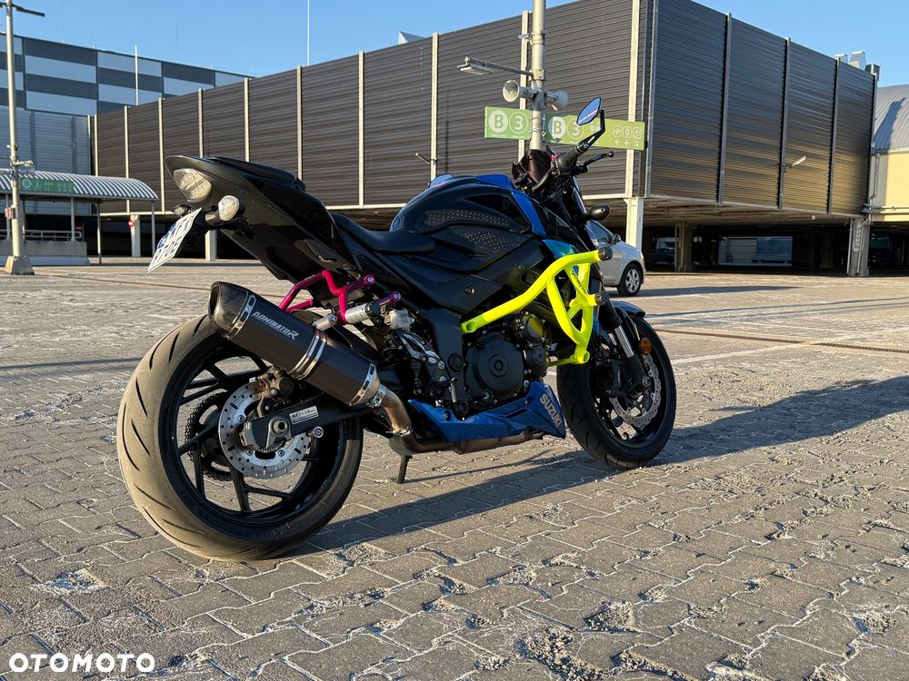 Suzuki GSX - 7