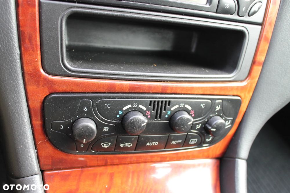 Mercedes-Benz Klasa C 200 CGI Elegance - 13