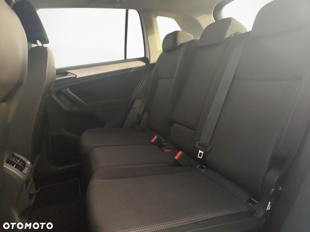 Volkswagen Tiguan - 13