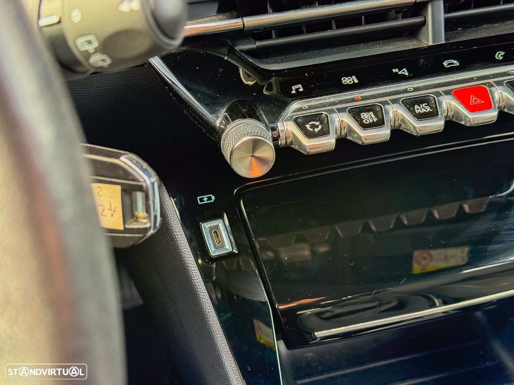 Peugeot 2008 1.2 PureTech Allure Pack - 19