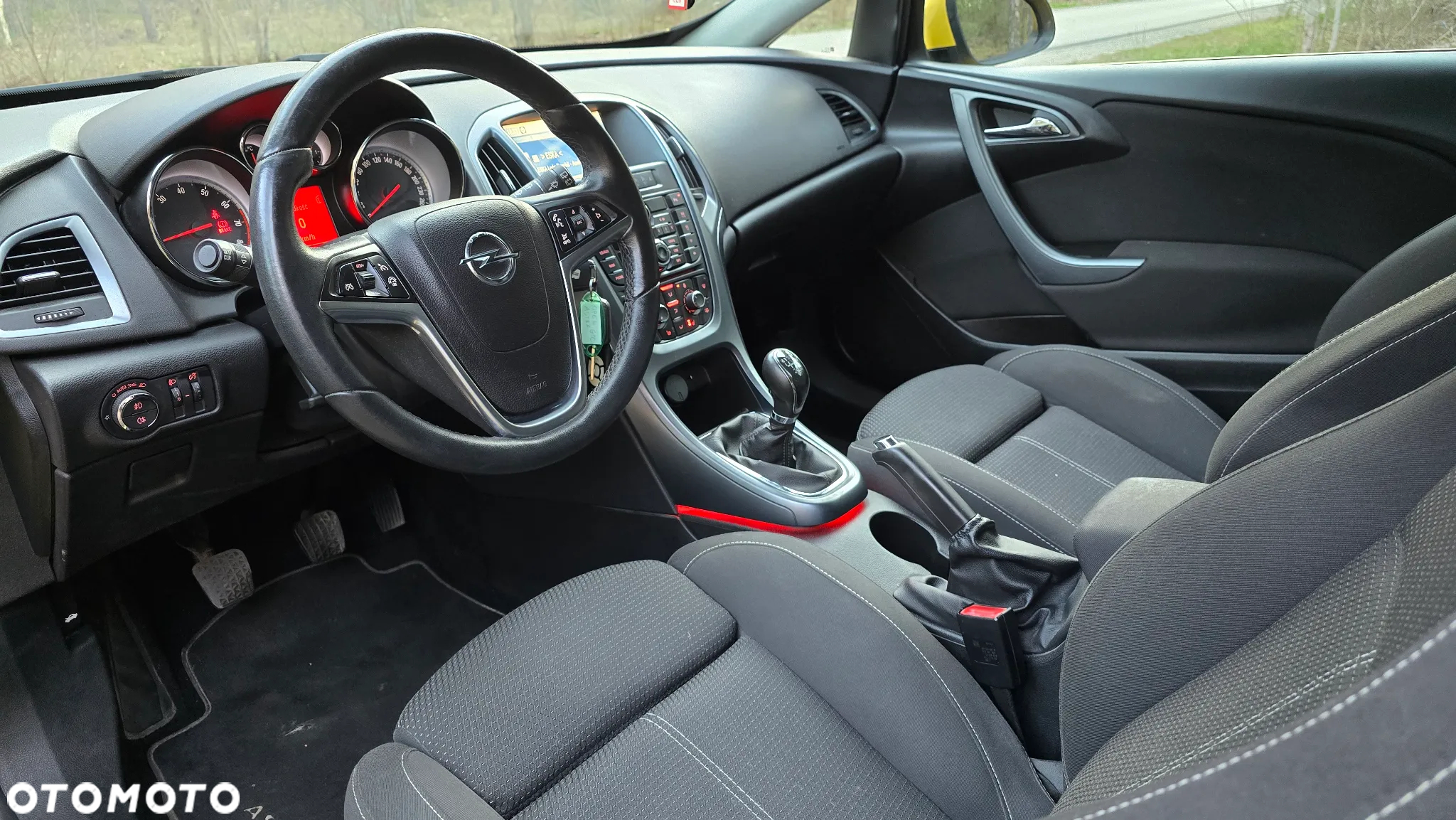 Opel Astra IV GTC 1.6 T Sport - 23