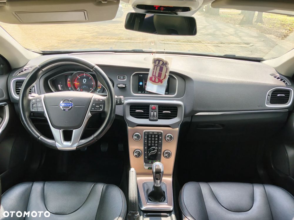 Volvo V40 Cross Country - 11