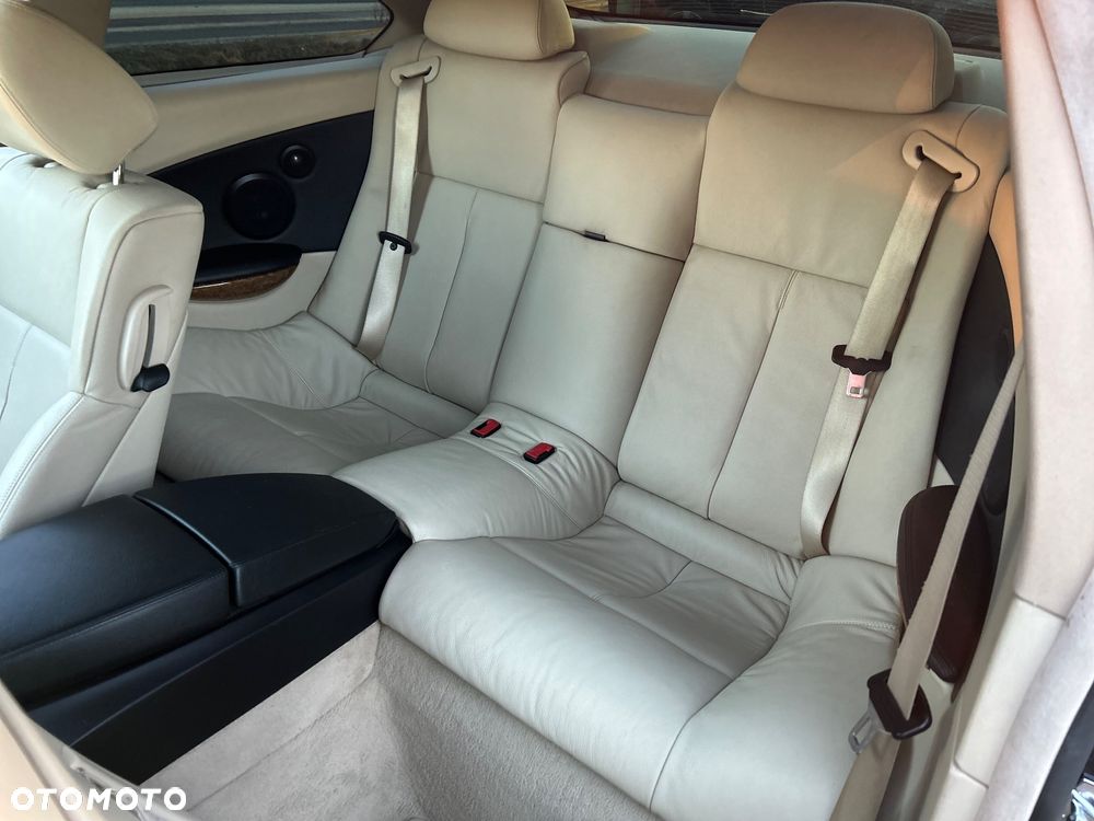 BMW Seria 6 650 i - 12