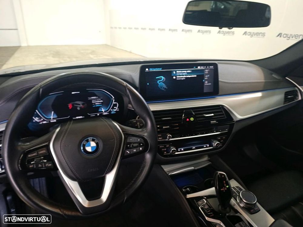BMW 530 e Line Luxury - 8
