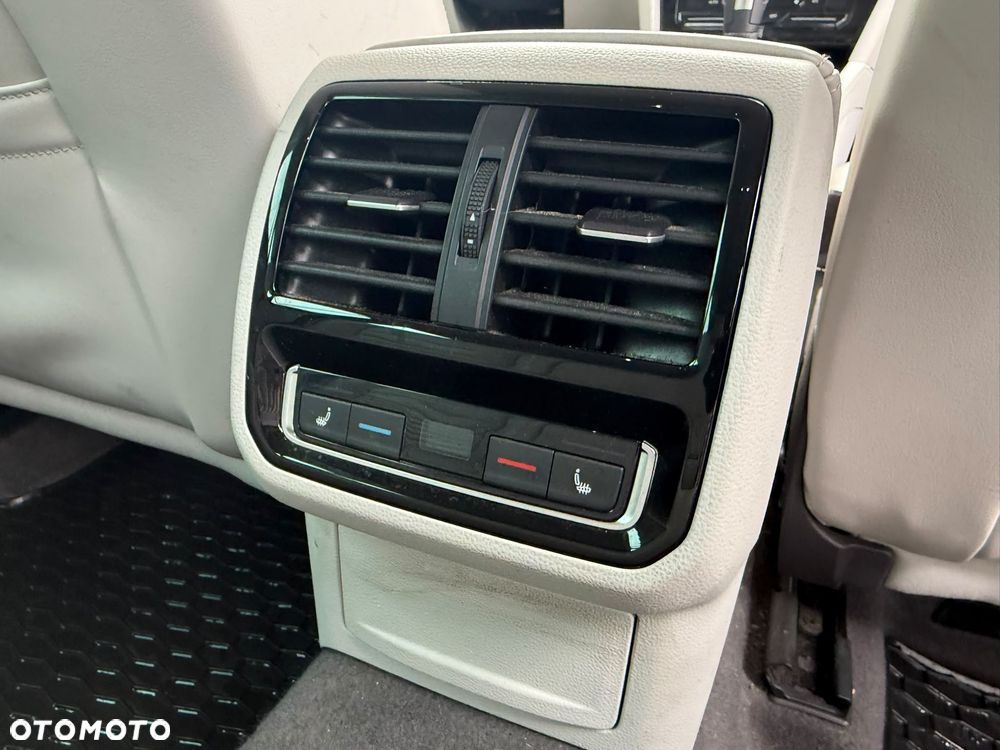 Volkswagen Passat 2.0 TDI Elegance DSG - 27