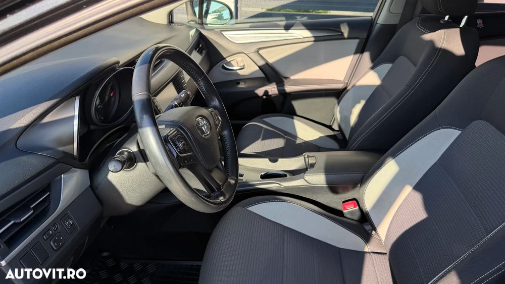 Toyota Avensis 1.8 Multidrive S Executive - 8