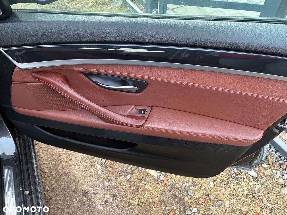 BMW Seria 5 525d Luxury Line - 17