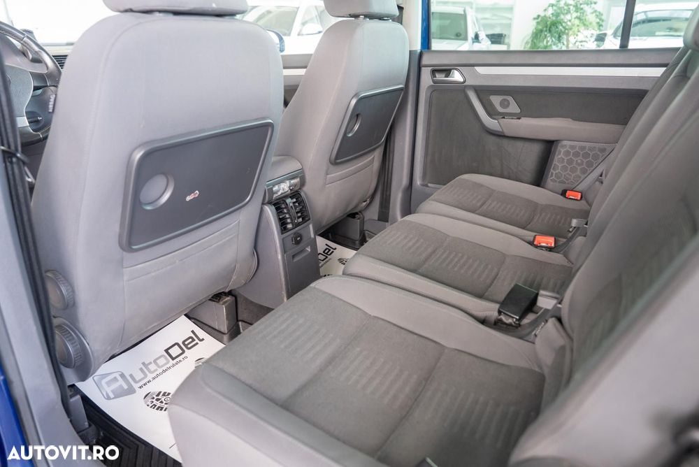 Volkswagen Touran - 21