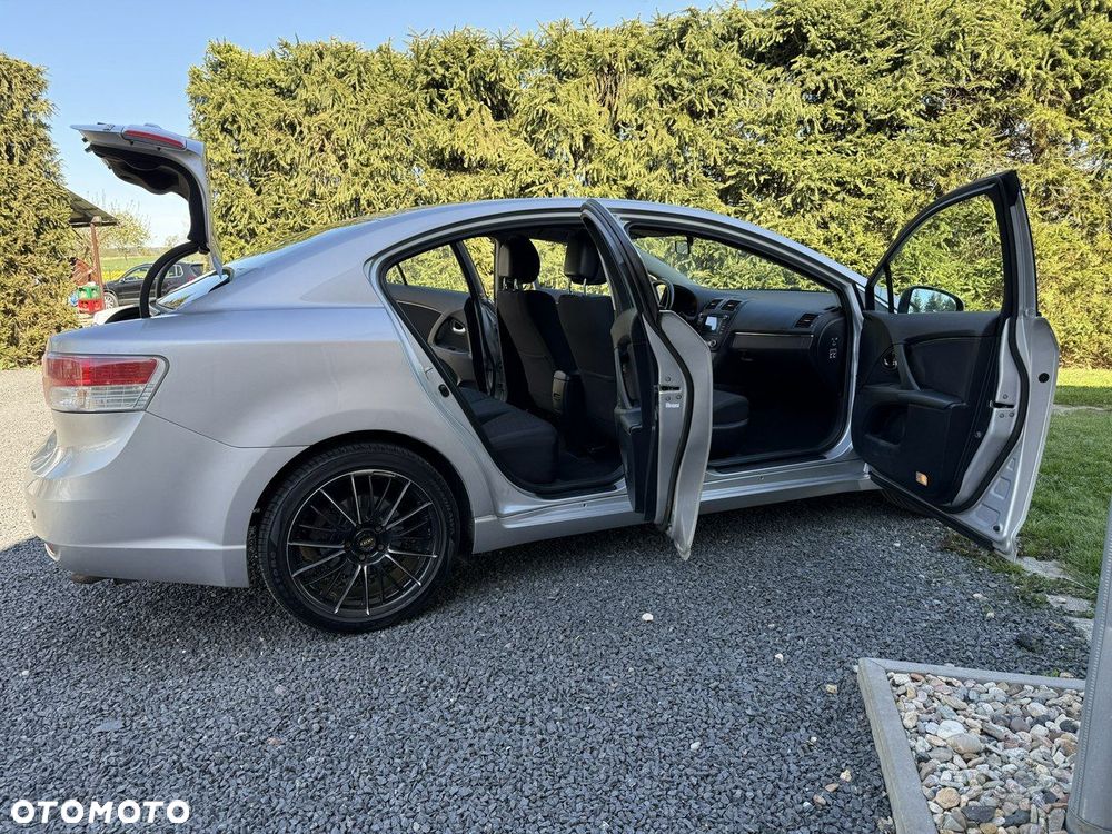 Toyota Avensis 1.8 Style - 9