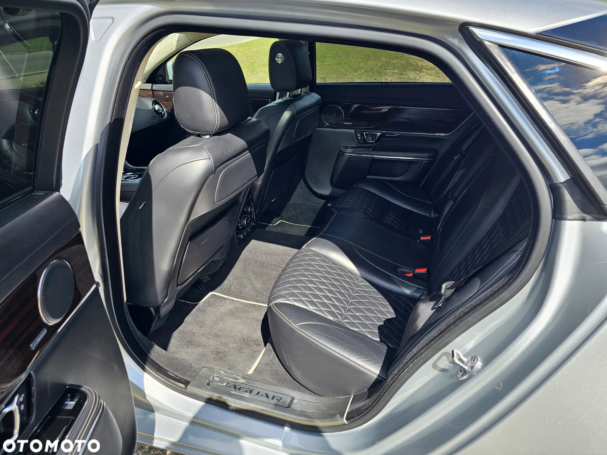 Jaguar XJ 3.0 D V6 LWB Portfolio - 14