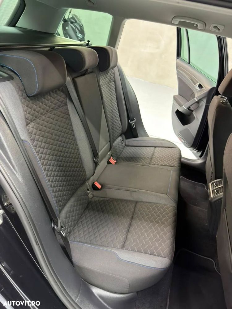 Volkswagen Golf - 23