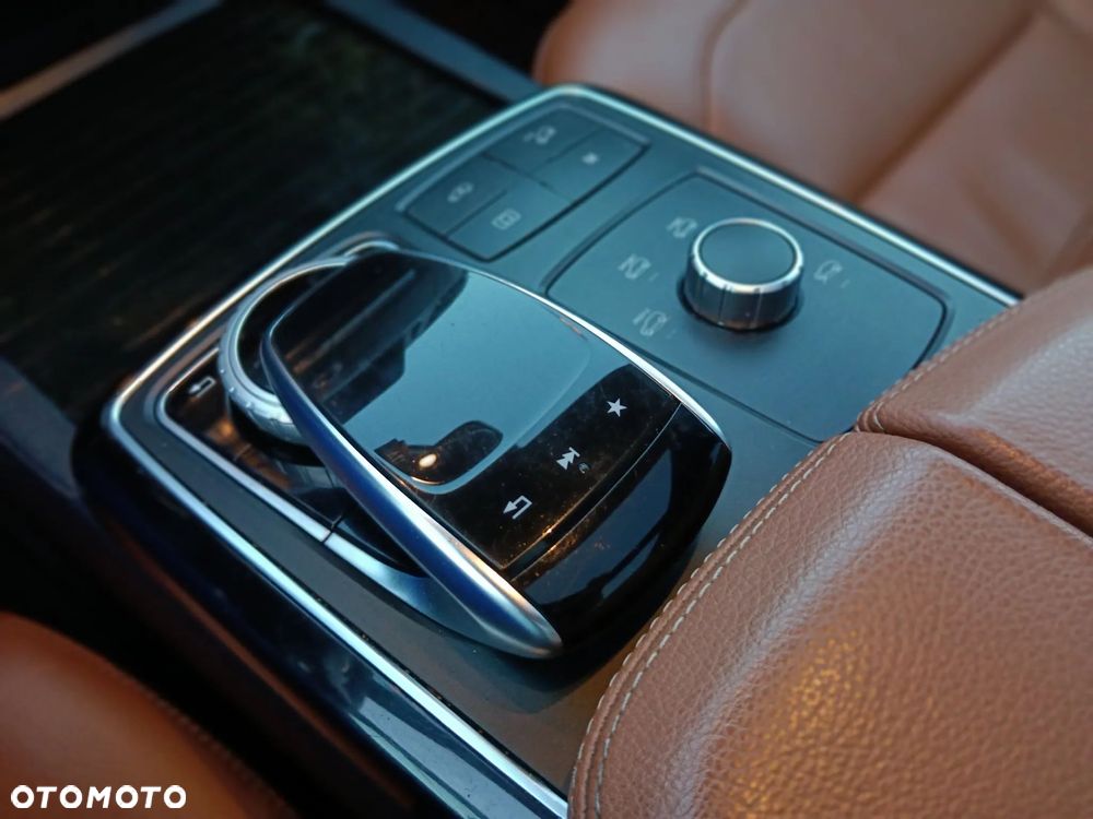 Mercedes-Benz GLE - 33