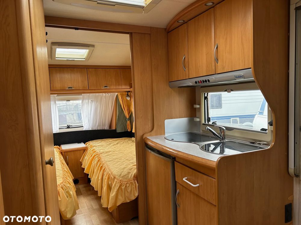 Hobby 495 zadbana z przedsionkiem i napędem - 19