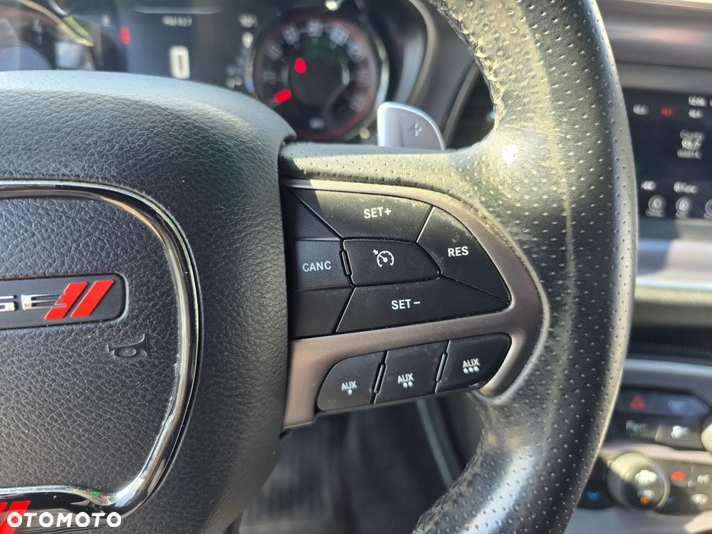 Dodge Challenger - 25