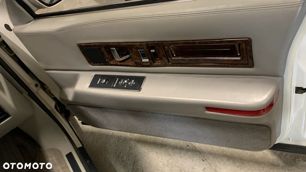 Cadillac Fleetwood 5.7 STD - 39