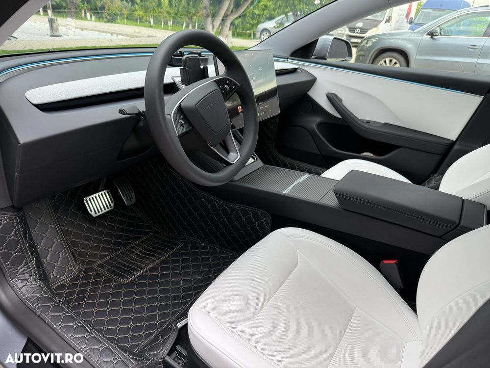 Tesla Model 3 - 7