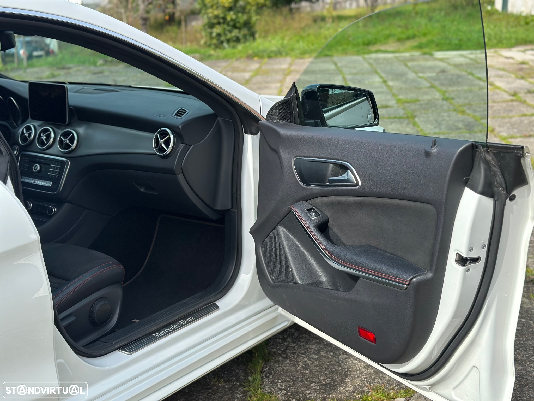 Mercedes-Benz CLA 180 d Shooting Brake AMG Line - 17