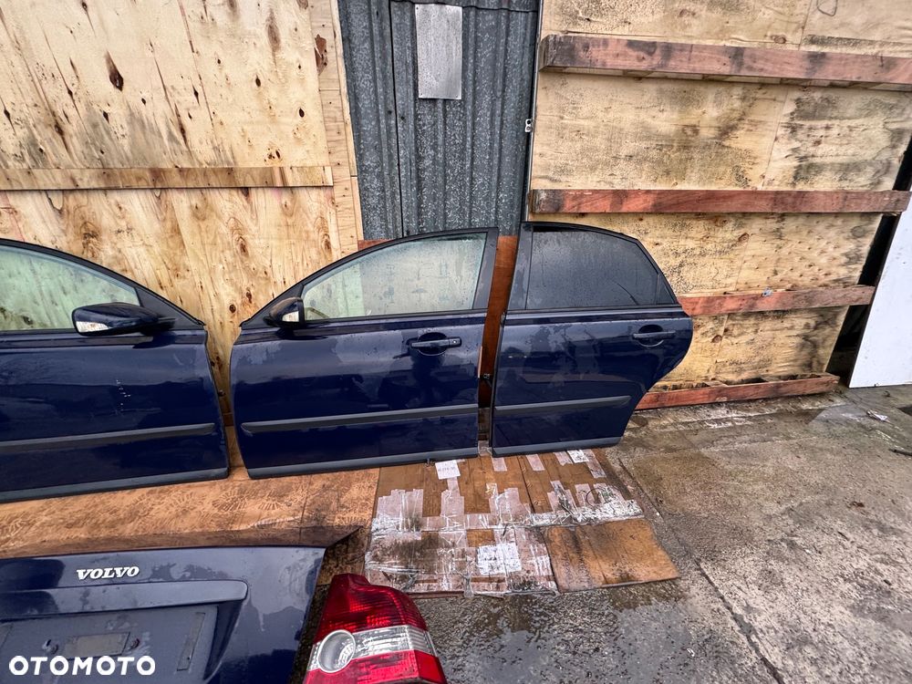 Volvo s40 v50 drzwi  v50 przednie tylne tył prawe lewe 613-46 niebieskie granatowe sedan klapa tył tylnia lampa tył prawą lewa belka tylnia zderzak tył tylni błotnik prawy lewy lampy przednie prawa lewa przód tył belka wzmocnienie czołowe pas przedni chłodnice maska zderzak przód przedni niebieski - 14