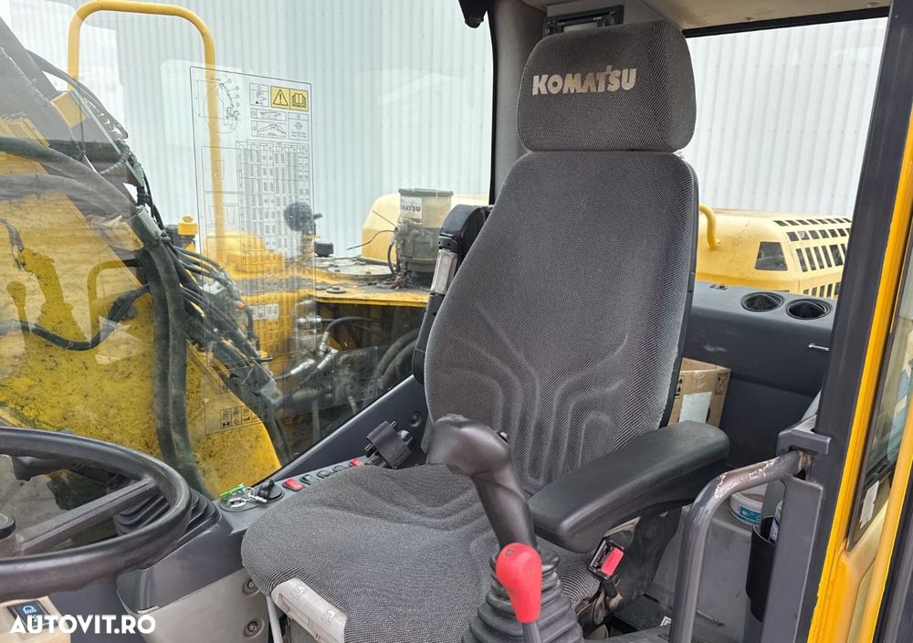 Komatsu PW148-8 Excavator pe Roti - 7