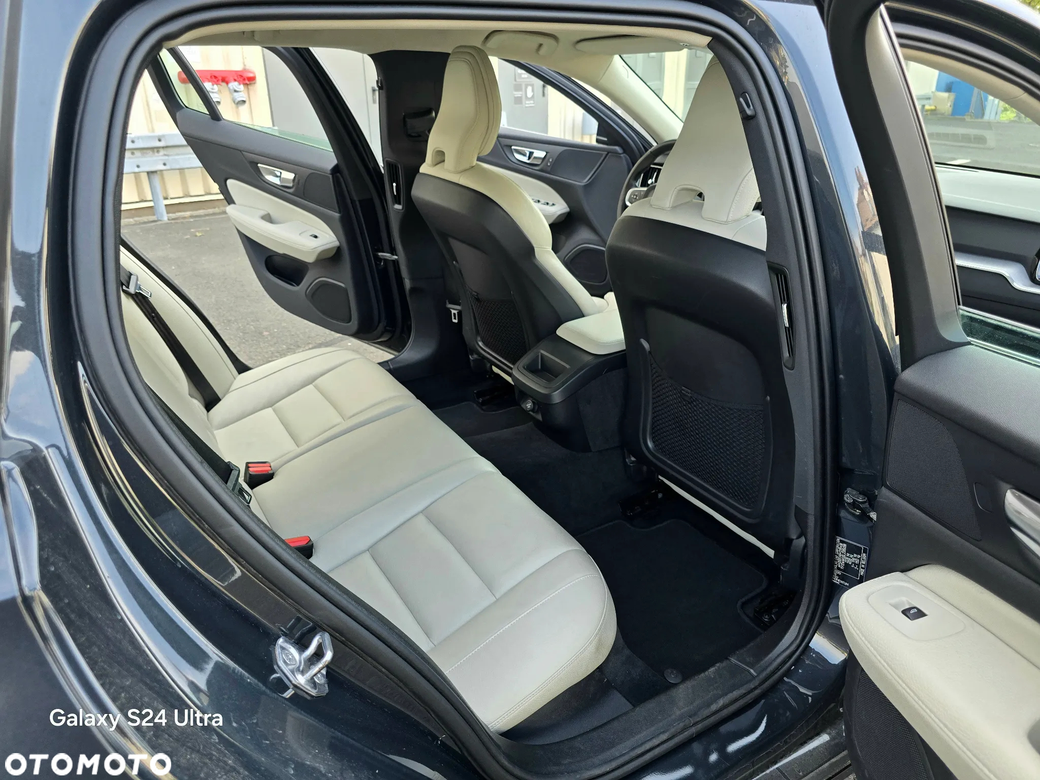 Volvo V60 T4 Momentum Pro - 17