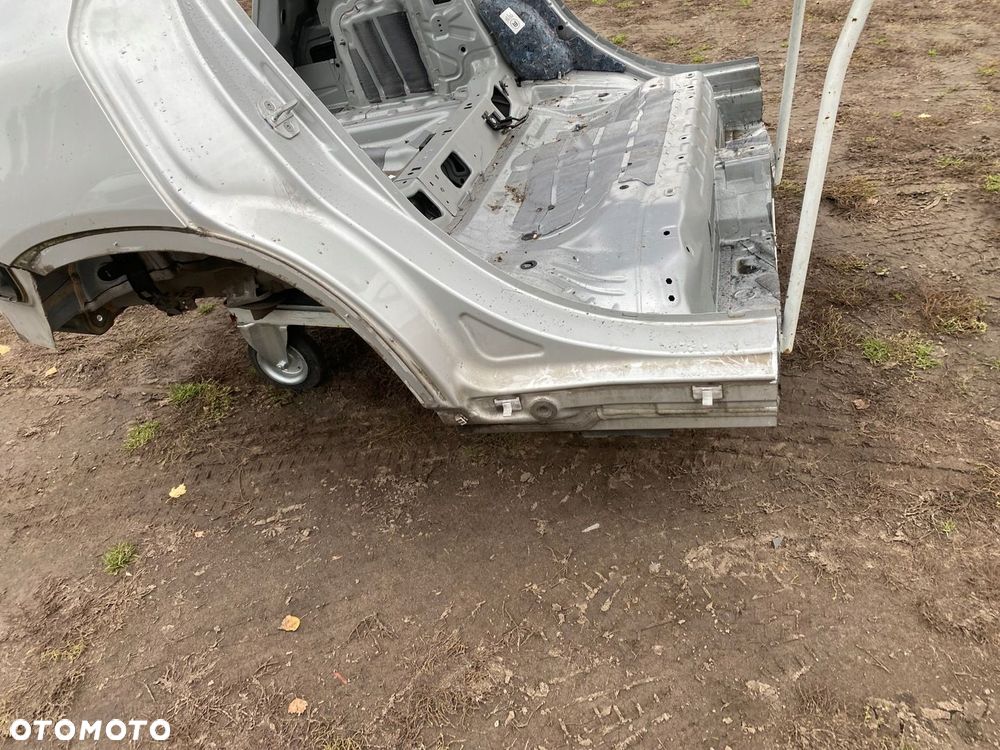 MERCEDES gla 156 tyl z dachem cwiartka kolor 761 igla - 4