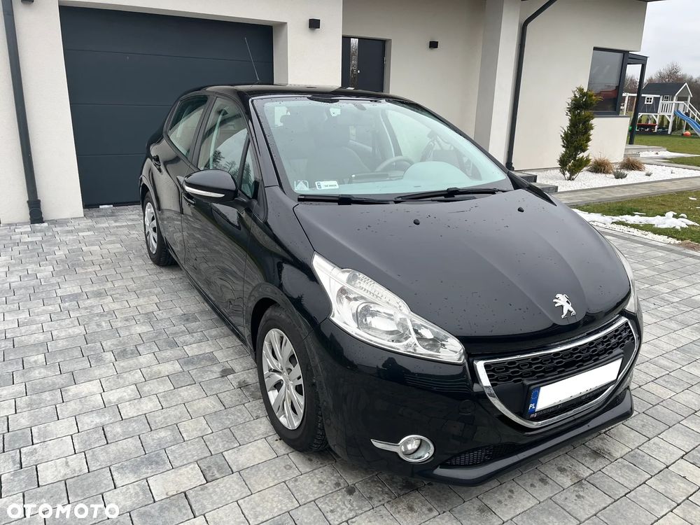 Peugeot 208 - 1