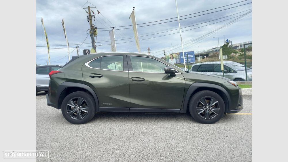 Lexus UX 250h Executive - 4