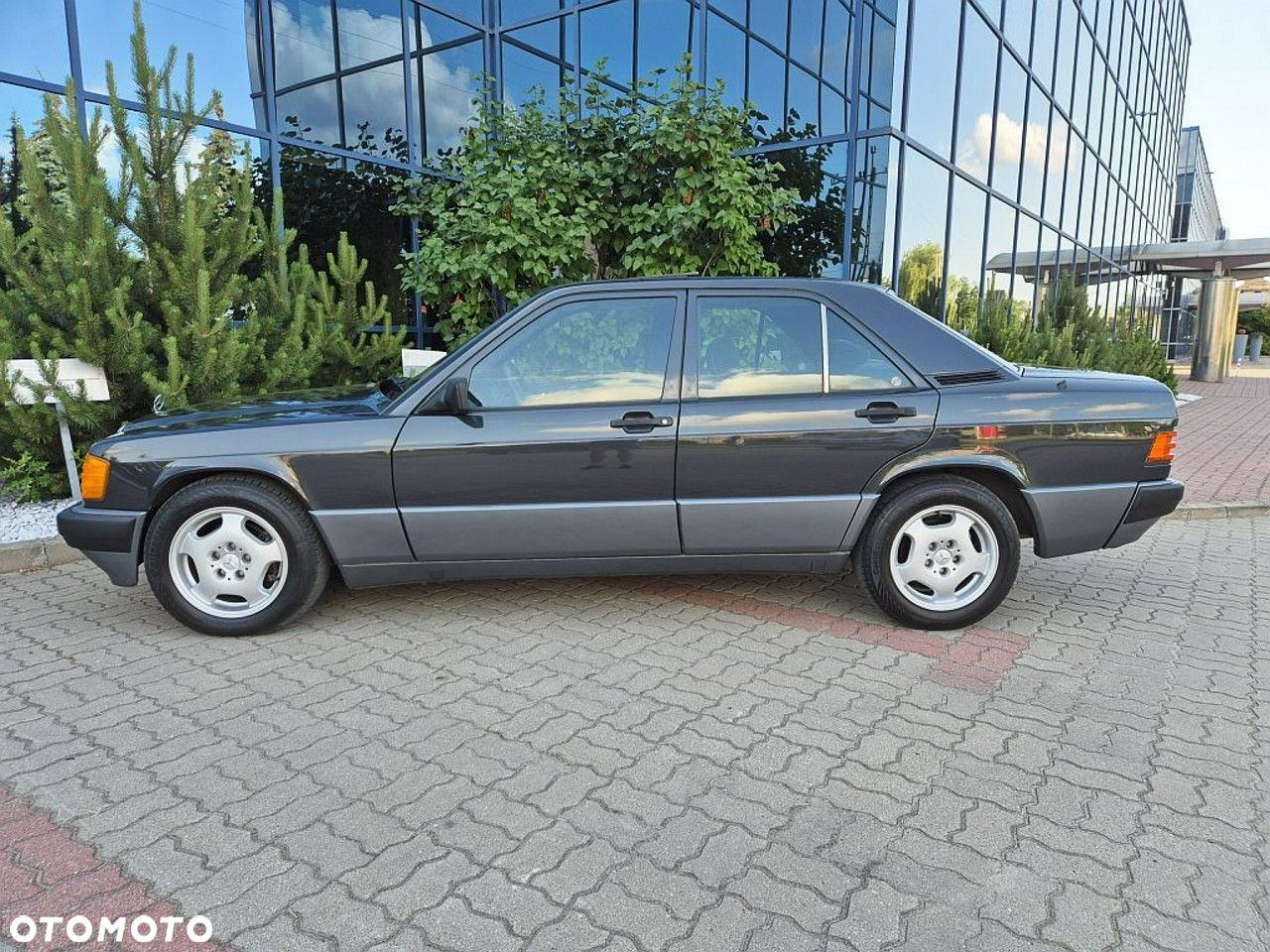 Mercedes-Benz W201 (190) - 4