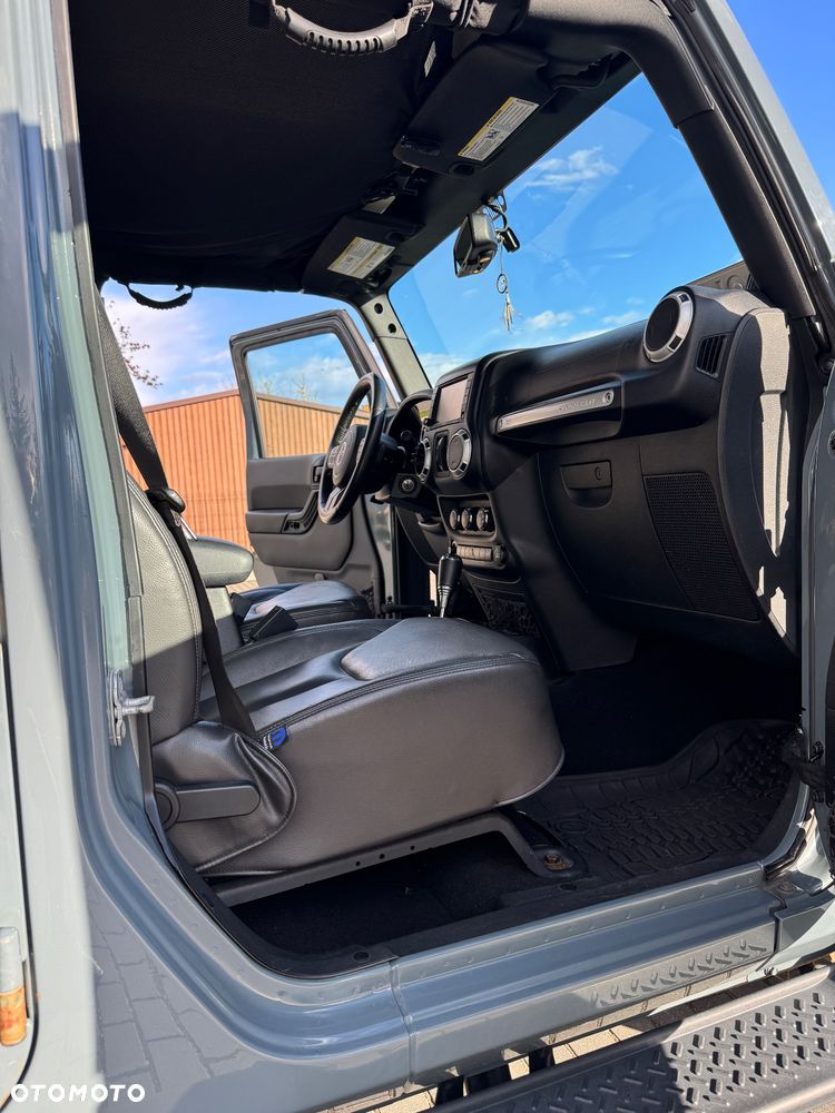 Jeep Wrangler 3.6 Unlim Sahara - 11