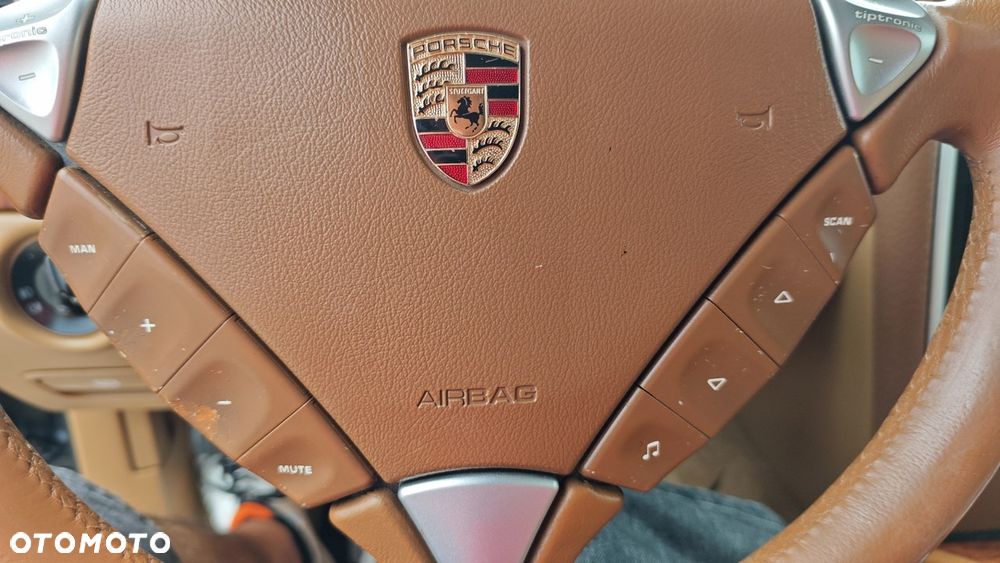 Porsche Cayenne - 27