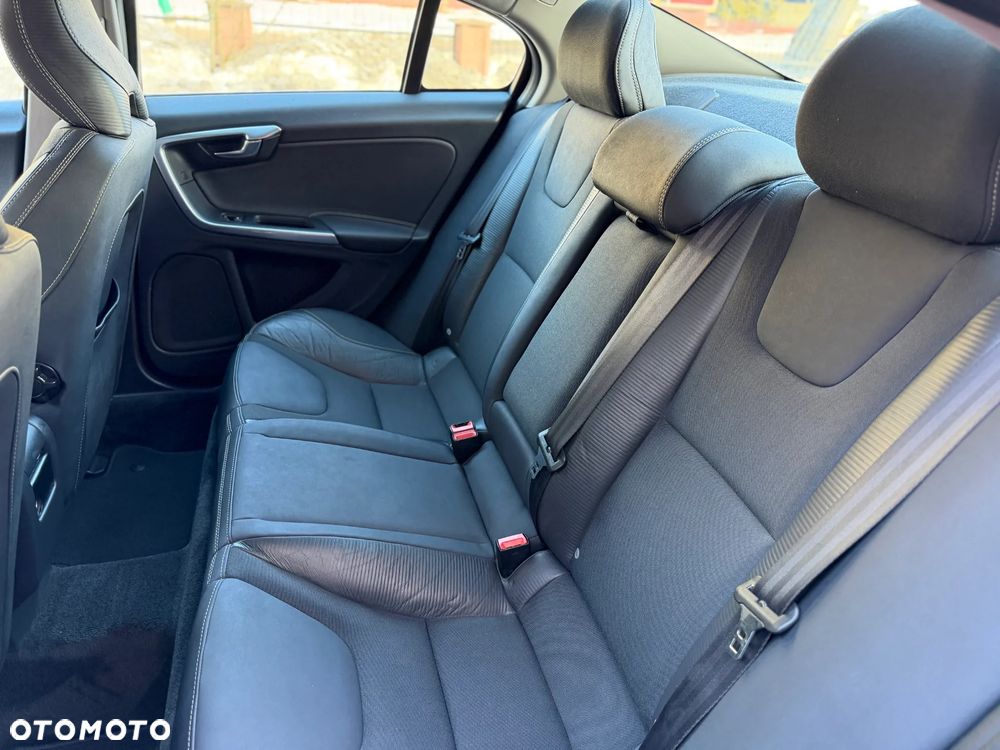 Volvo S60 D4 R-Design - 28