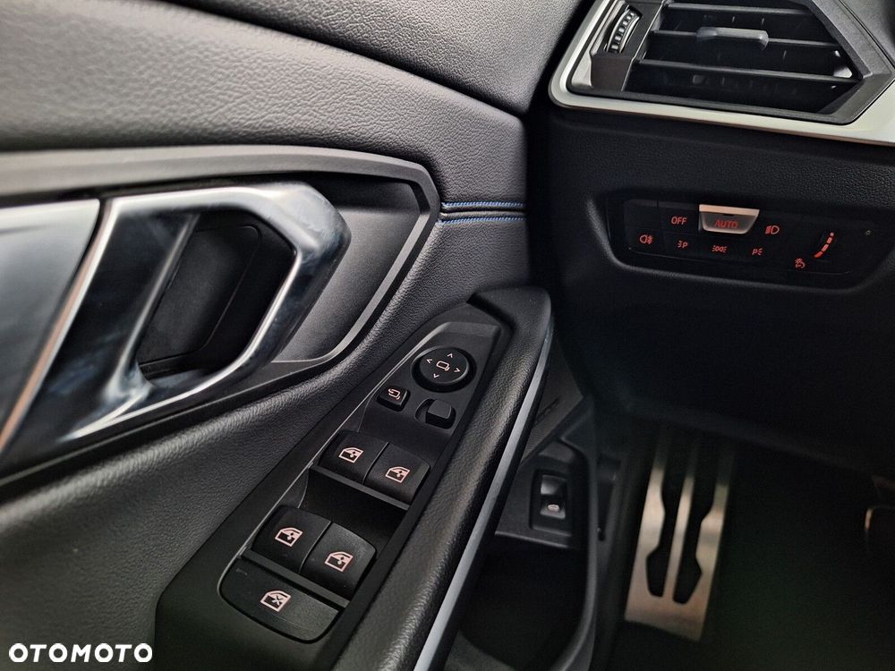 BMW Seria 3 320d xDrive M Sport sport - 37