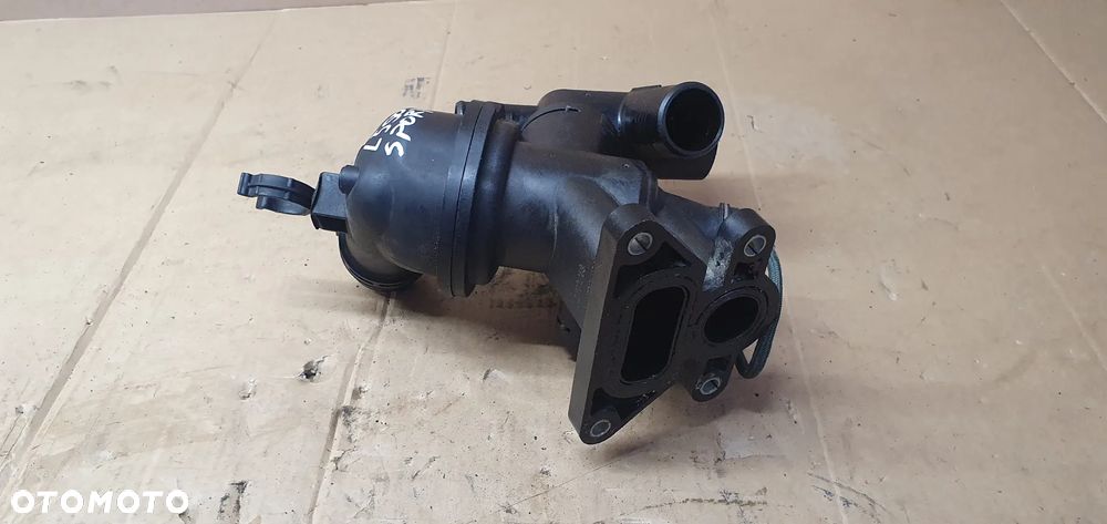 Obudowa termostatu króciec Land Rover Discovery Sport L550 2.0 D G4D3-8575-BD - 2