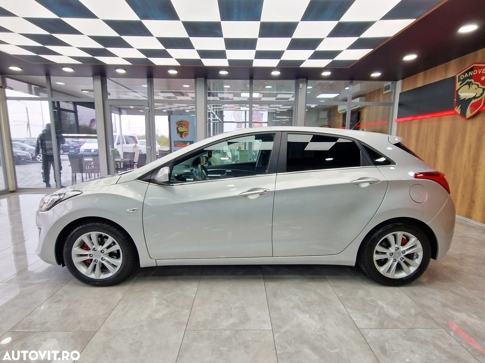 Hyundai i30 1.6 CRDI Automatik Style - 4