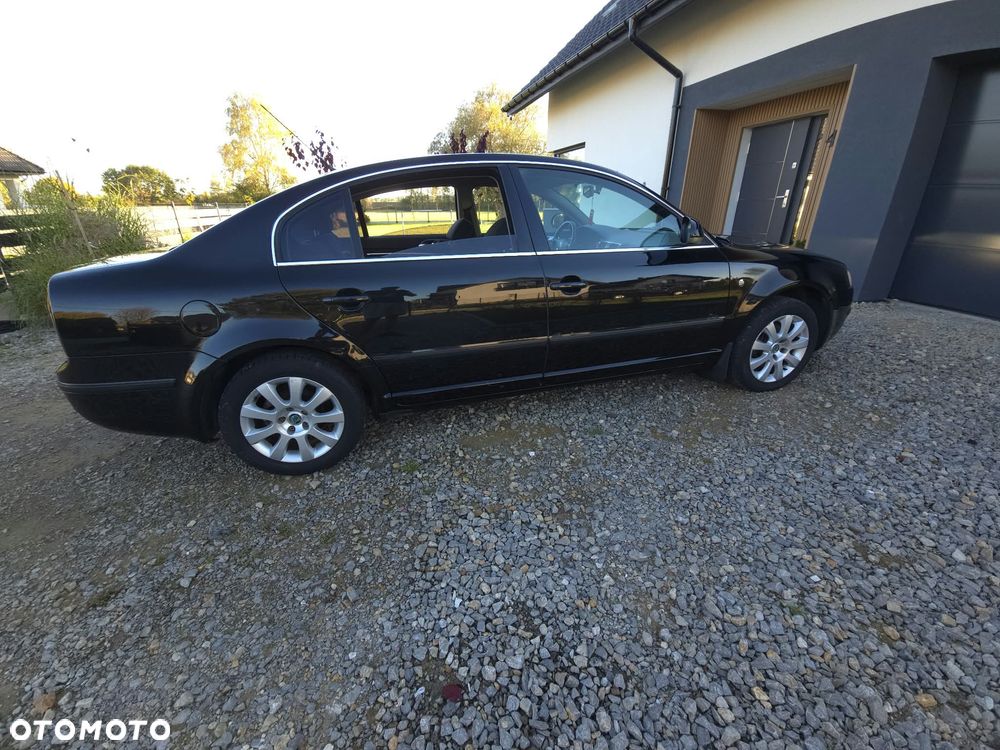 Skoda Superb 2008 photo 4