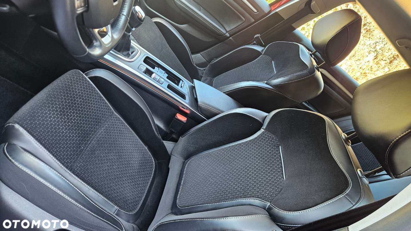 Renault Megane Grandtour ENERGY TCe 130 BOSE EDITION - 28