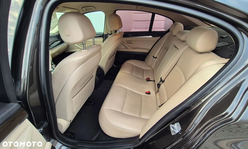 BMW Seria 5 520d Luxury Line - 7