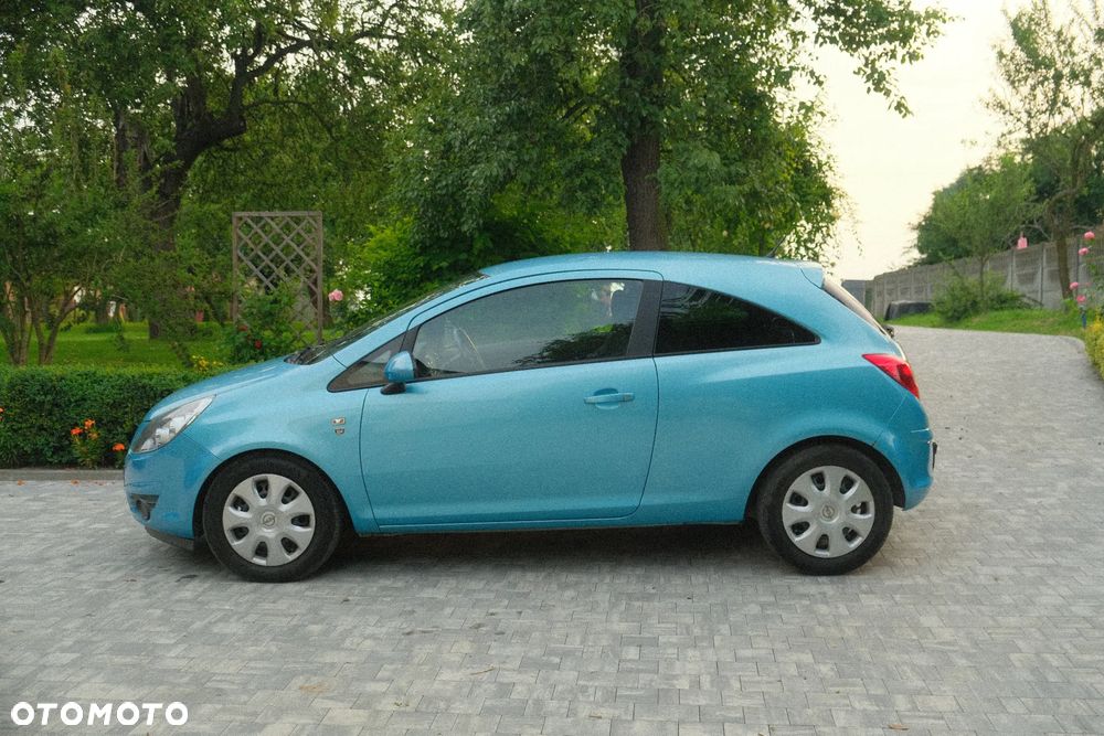 Opel Corsa 2010 photo 2