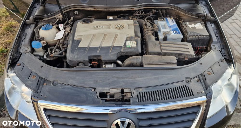 Volkswagen Passat 2.0 TDI DPF Comfortline - 24